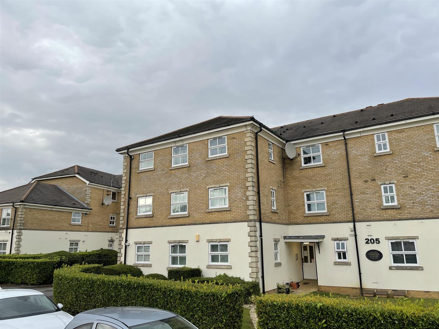 2 bed property in Great North Way, London